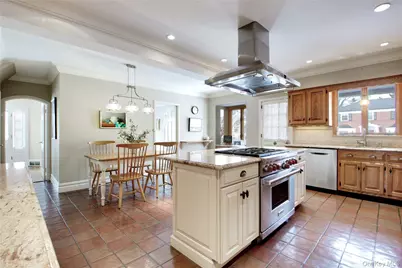 32 Barnard Place, Manhasset, NY 11030 - Photo 17