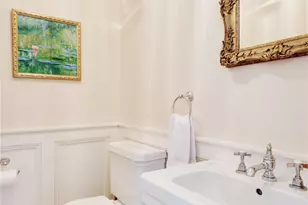 32 Barnard Pl, Manhasset, NY 11030 - Photo 9