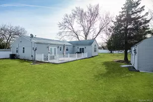 1 Park Ct, Smithtown, NY 11787 - Photo 19