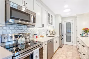 203 Cabot Ct S, Saint James, NY 11780 - Photo 3