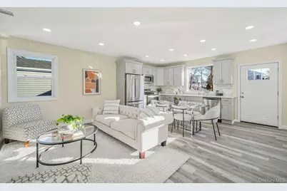 96 Toomey Road, West Islip, NY 11795 - Photo 3