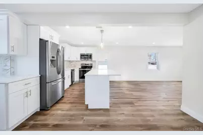 110 Monroe Avenue, Patchogue, NY 11772 - Photo 15