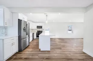 110 Monroe Ave, Patchogue, NY 11772 - Photo 15