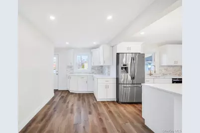 110 Monroe Avenue, Patchogue, NY 11772 - Photo 17