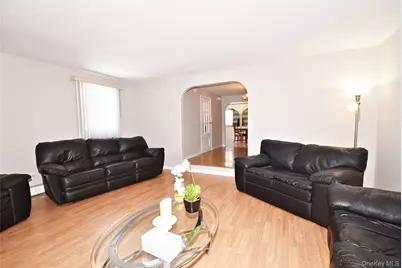 1055 Coates Avenue, Holbrook, NY 11741 - Photo 9