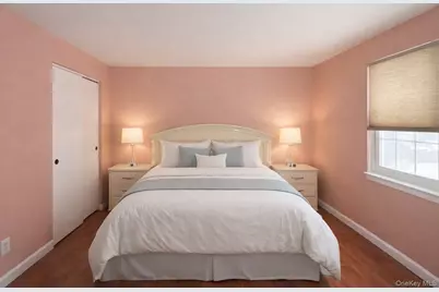 1055 Coates Avenue, Holbrook, NY 11741 - Photo 21