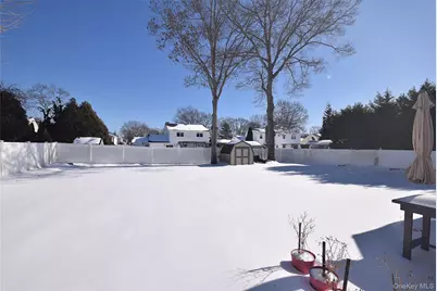 1055 Coates Avenue, Holbrook, NY 11741 - Photo 27