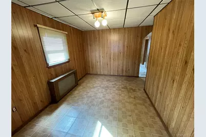 20 Wyona Avenue, Lindenhurst, NY 11757 - Photo 11