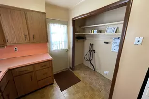 20 Wyona Ave, Lindenhurst, NY 11757 - Photo 9