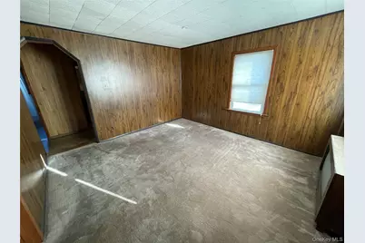 20 Wyona Avenue, Lindenhurst, NY 11757 - Photo 3