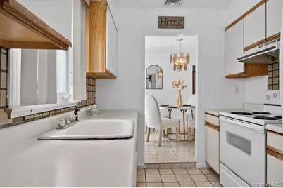 1075 Olympia Road, North Bellmore, NY 11710 - Photo 9