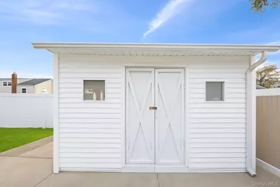 1012 N Ontario Avenue, Lindenhurst, NY 11757 - Photo 17