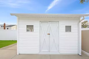 1012 N Ontario Ave, Lindenhurst, NY 11757 - Photo 17