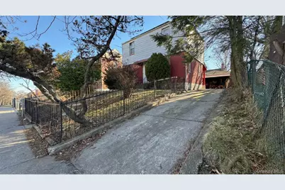 242 Vanderbilt Avenue, New York, NY 10304 - Photo 1