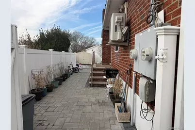 458 Carlls Path, Deer Park, NY 11729 - Photo 15