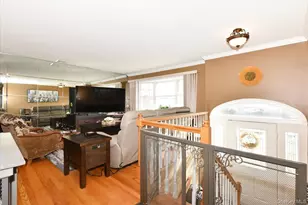 255 Brookside Ct, Copiague, NY 11726 - Photo 5