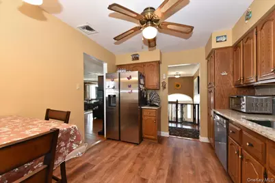 255 Brookside Court, Copiague, NY 11726 - Photo 11