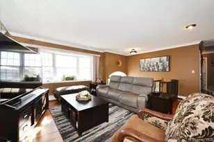 255 Brookside Ct, Copiague, NY 11726 - Photo 7