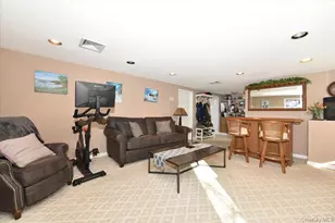 255 Brookside Ct, Copiague, NY 11726 - Photo 19