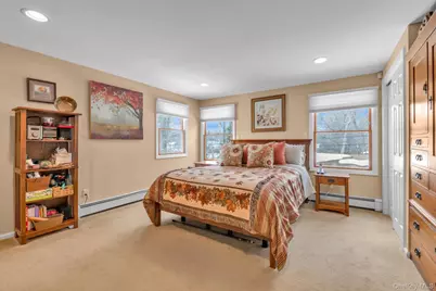 39 Hillturn Lane, Roslyn Heights, NY 11577 - Photo 17