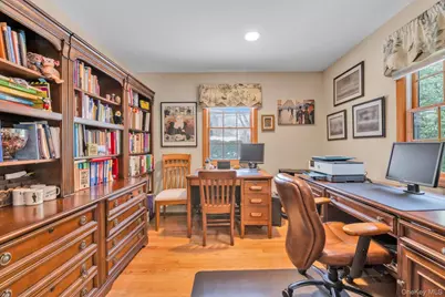 39 Hillturn Lane, Roslyn Heights, NY 11577 - Photo 15