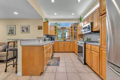 39 Hillturn Lane, Roslyn Heights, NY 11577 - Photo 9