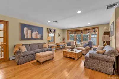 39 Hillturn Lane, Roslyn Heights, NY 11577 - Photo 3