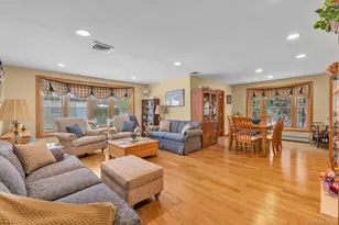 39 Hillturn Ln, Roslyn Heights, NY 11577 - Photo 5