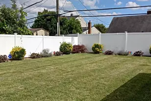 70 Corncrib Ln, Levittown, NY 11756 - Photo 21