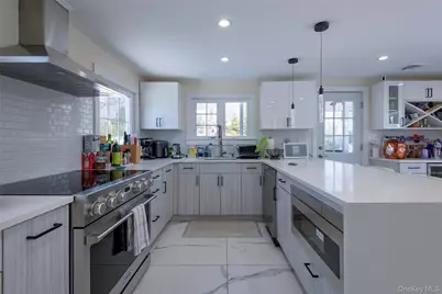 20 N Ravine Road, Great Neck, NY 11023 - Photo 9