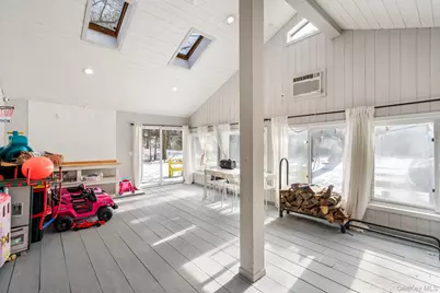 42 Beechwood Park, Poughkeepsie, NY 12601 - Photo 9