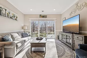 34 Greentree Ct, Shirley, NY 11967 - Photo 9