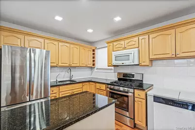 218-07 73rd Avenue #Upper, Bayside, NY 11364 - Photo 5