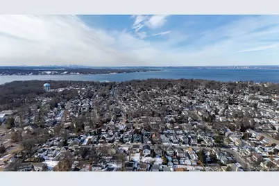 709 Breton Way, Glen Cove, NY 11542 - Photo 31