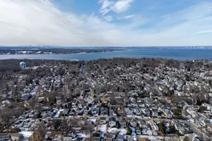 709 Breton Wy, Glen Cove, NY 11542 - Photo 31