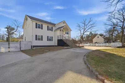 56 Park Lane, Medford, NY 11763 - Photo 3