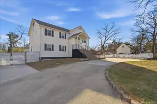 56 Park Ln, Medford, NY 11763 - Photo 3