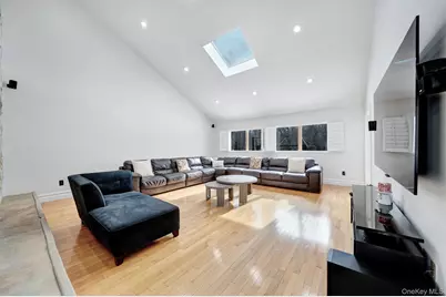 219 Carnation Drive, Farmingdale, NY 11735 - Photo 7