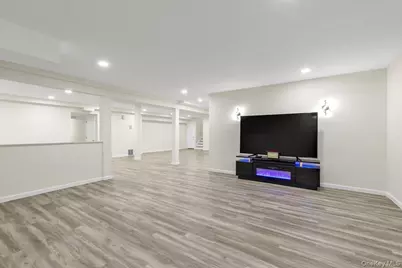 219 Carnation Drive, Farmingdale, NY 11735 - Photo 29