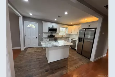 1068 Connetquot Avenue, Central Islip, NY 11722 - Photo 9