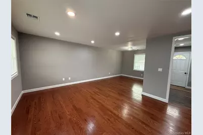 1068 Connetquot Avenue, Central Islip, NY 11722 - Photo 5