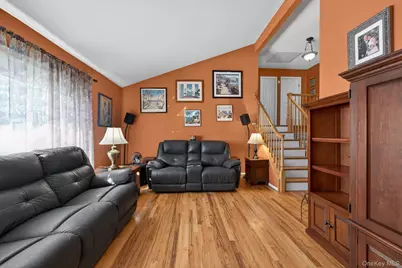 18 Hill Lane, Smithtown, NY 11787 - Photo 5