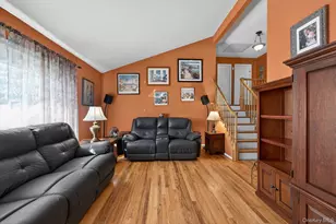 18 Hill Ln, Smithtown, NY 11787 - Photo 5