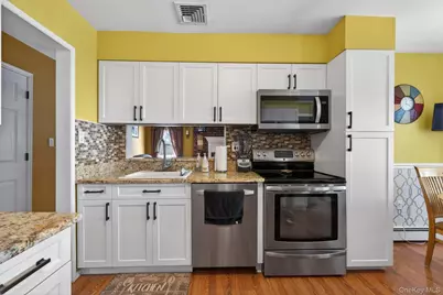 18 Hill Lane, Smithtown, NY 11787 - Photo 23