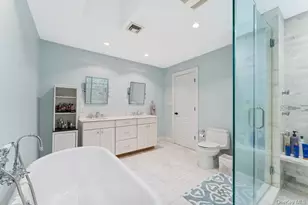 17 Windsor Gate Dr, North Hills, NY 11040 - Photo 15