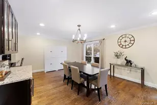 17 Windsor Gate Dr, North Hills, NY 11040 - Photo 7