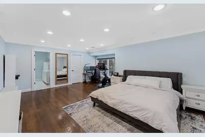 17 Windsor Gate Drive, North Hills, NY 11040 - Photo 11