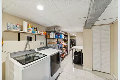 17 Windsor Gate Drive, North Hills, NY 11040 - Photo 21