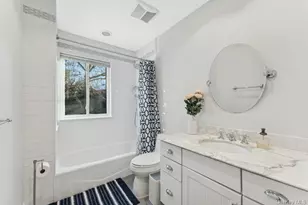 17 Windsor Gate Dr, North Hills, NY 11040 - Photo 19