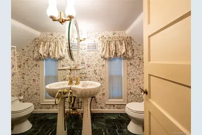 64 Plandome Court, Manhasset, NY 11030 - Photo 11